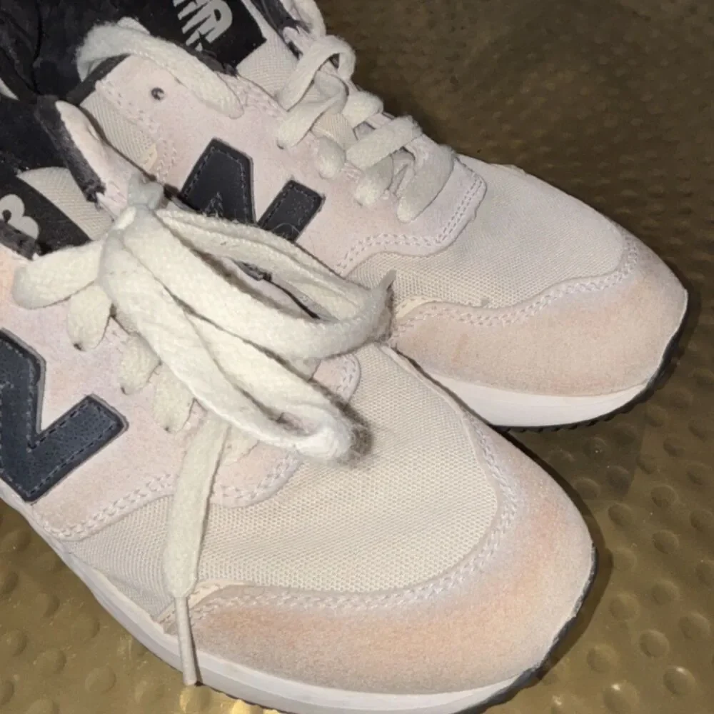 New Balance womens White Pink Beige Animal Print Low Top Lace-Up Sneakers size 7
